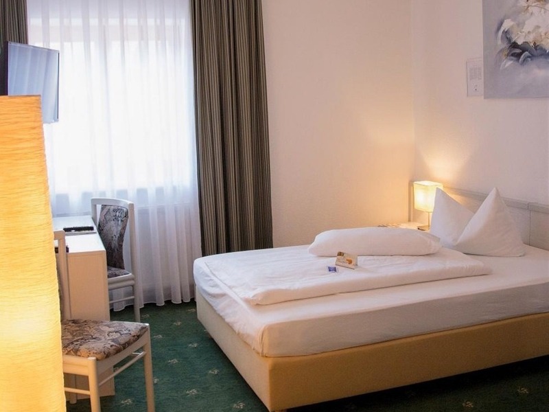 Einzelzimmer-komfort-mit-breitem-bett-nr.15